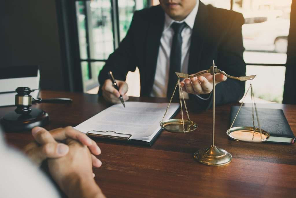 Cómo manejar la renuncia a una herencia: Implicaciones legales y fiscales